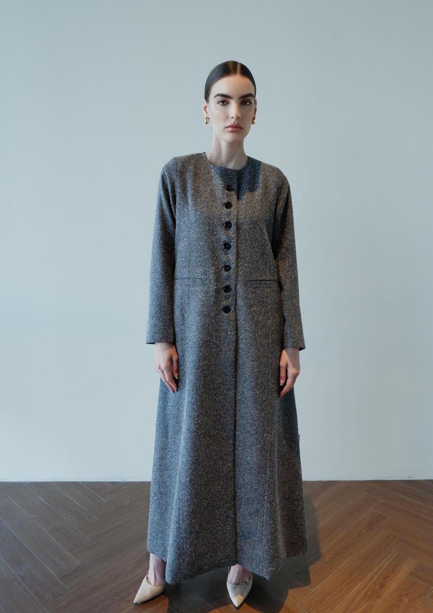 STRUCTURED LINE IN BLACK